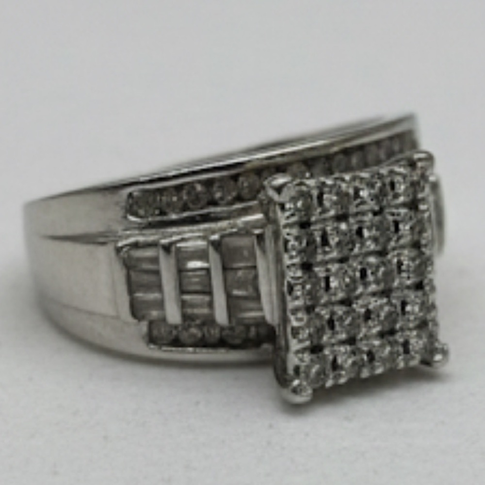 Elegant Silver Women's Ring - image 1